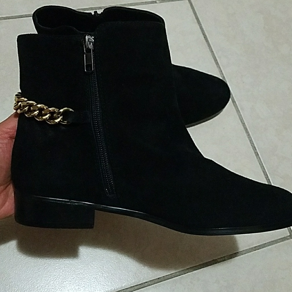 Boots - Picture 4 of 4
